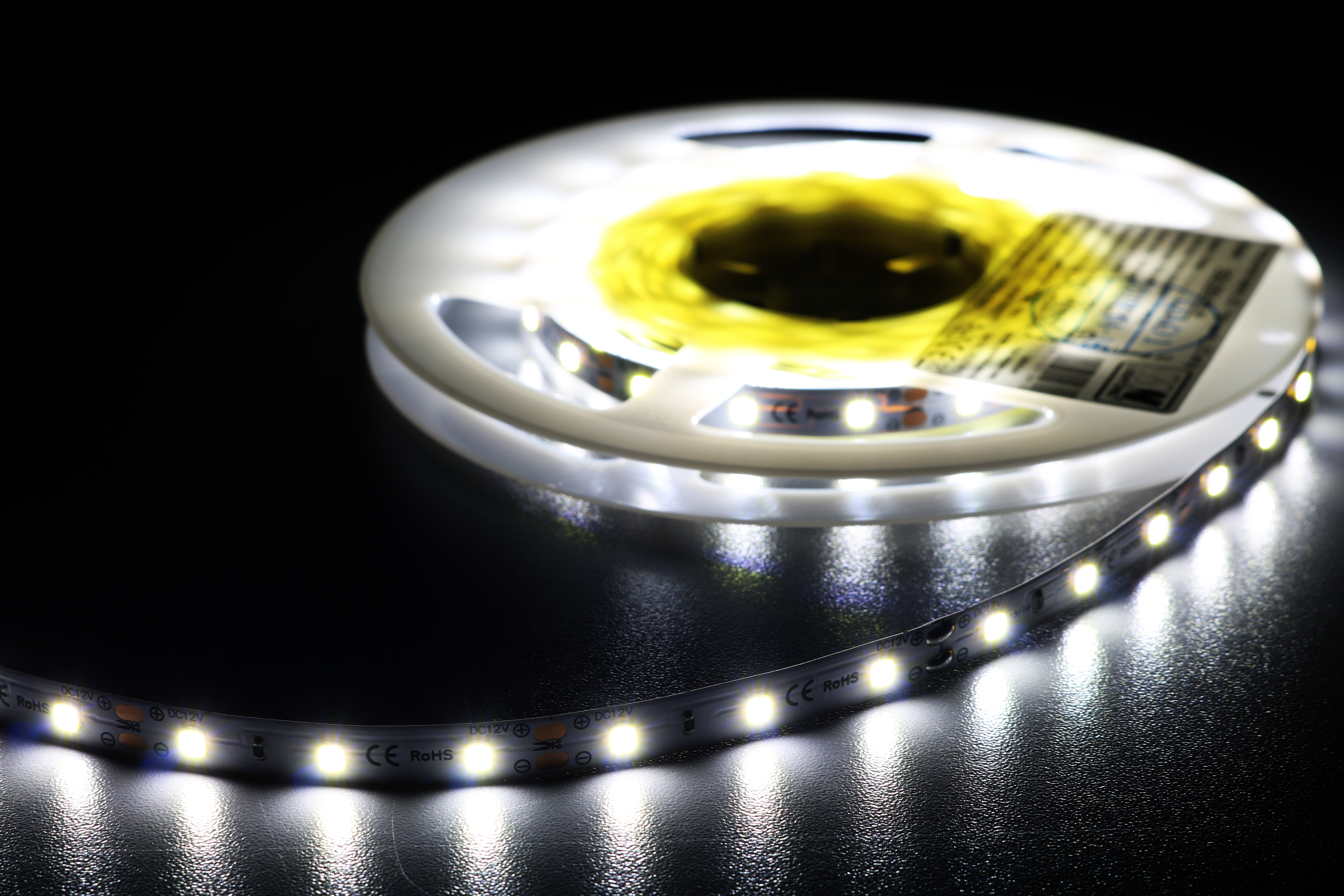 Profesjonalna taśma LED 6W/m, 24V, 60LED 2835 biała 6000-8000K, IP33